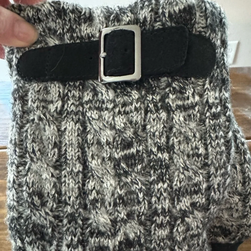Abeo Knit & suede boots. New without box never worn. Size 6 black/gray